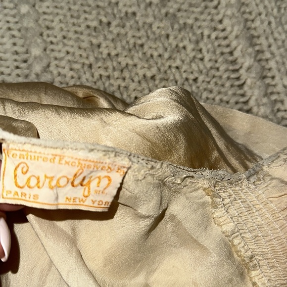 Vintage Elegant Cream open front maxi Dress with Lace Details size small - Picture 12 of 12